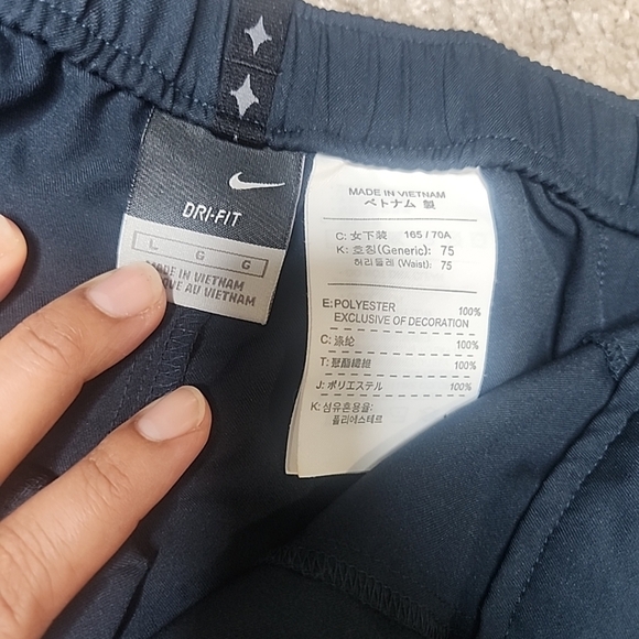 Nike Women Dri Fit Shorts Sz Large - Picture 4 of 10